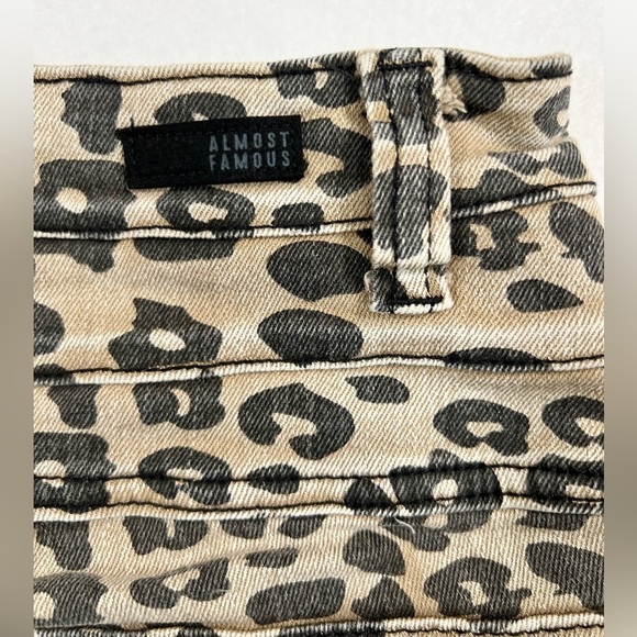ALMOST FAMOUS Juniors Leopard Cheetah Animal Print Mid Rise Skinny Jeans Size 1 - Picture 4 of 16